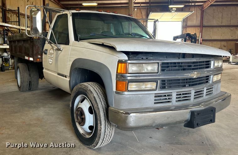 image for item DN0712 1999 Chevrolet C3500HD flatbed pickup truck