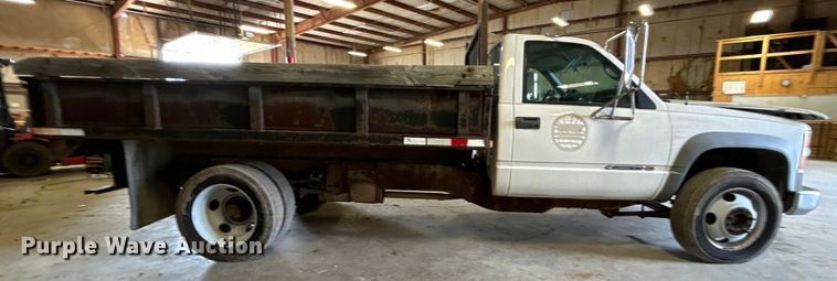 image for item DN0712 1999 Chevrolet C3500HD flatbed pickup truck