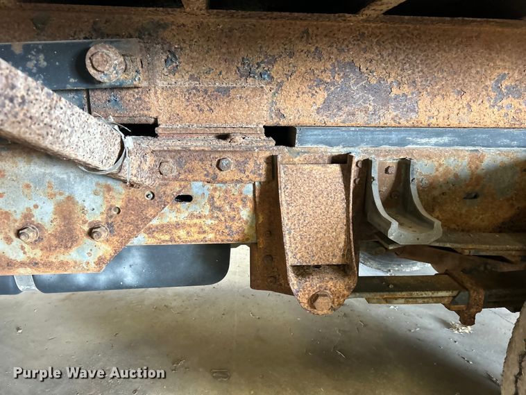 image for item DN0712 1999 Chevrolet C3500HD flatbed pickup truck