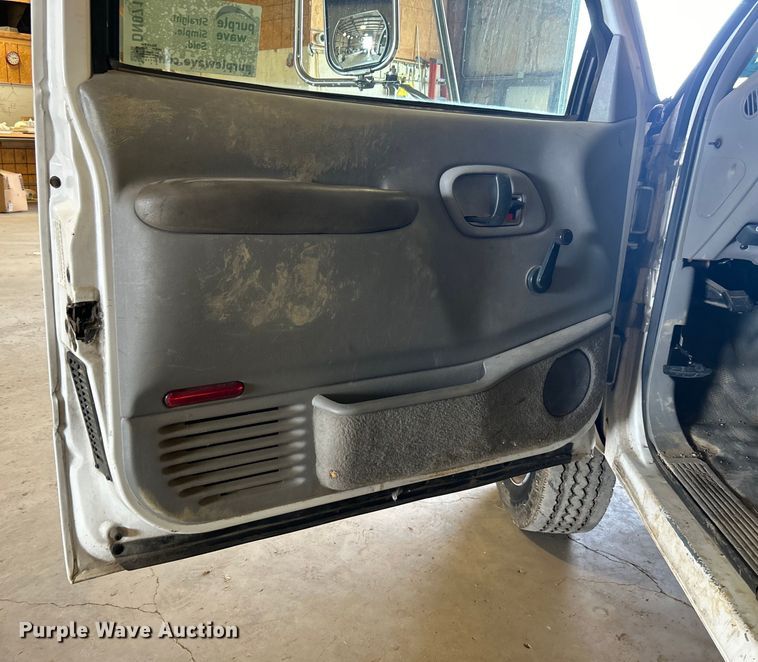 image for item DN0712 1999 Chevrolet C3500HD flatbed pickup truck