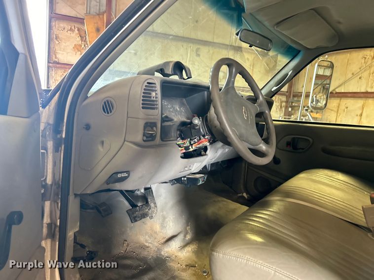 image for item DN0712 1999 Chevrolet C3500HD flatbed pickup truck