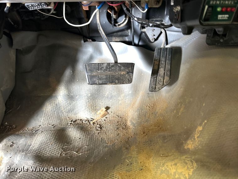 image for item DN0712 1999 Chevrolet C3500HD flatbed pickup truck