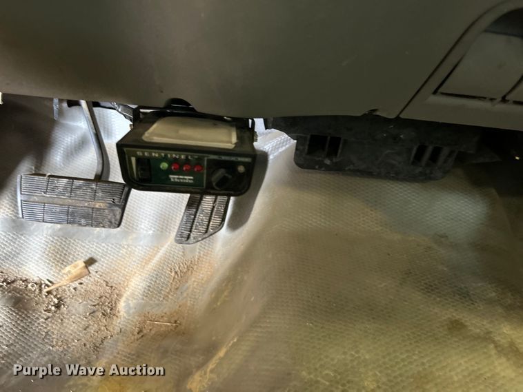 image for item DN0712 1999 Chevrolet C3500HD flatbed pickup truck