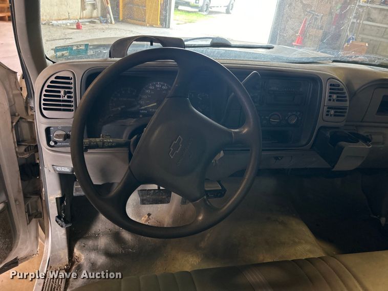 image for item DN0712 1999 Chevrolet C3500HD flatbed pickup truck