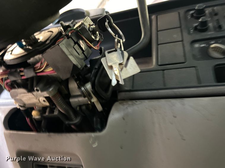 image for item DN0712 1999 Chevrolet C3500HD flatbed pickup truck