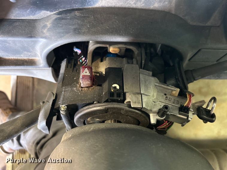 image for item DN0712 1999 Chevrolet C3500HD flatbed pickup truck