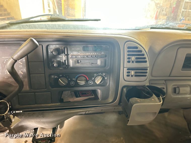 image for item DN0712 1999 Chevrolet C3500HD flatbed pickup truck