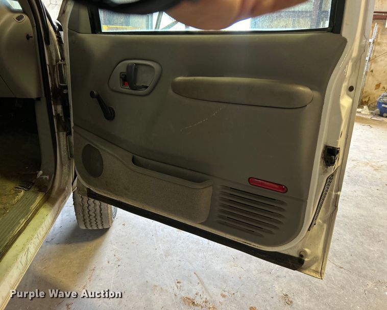 image for item DN0712 1999 Chevrolet C3500HD flatbed pickup truck