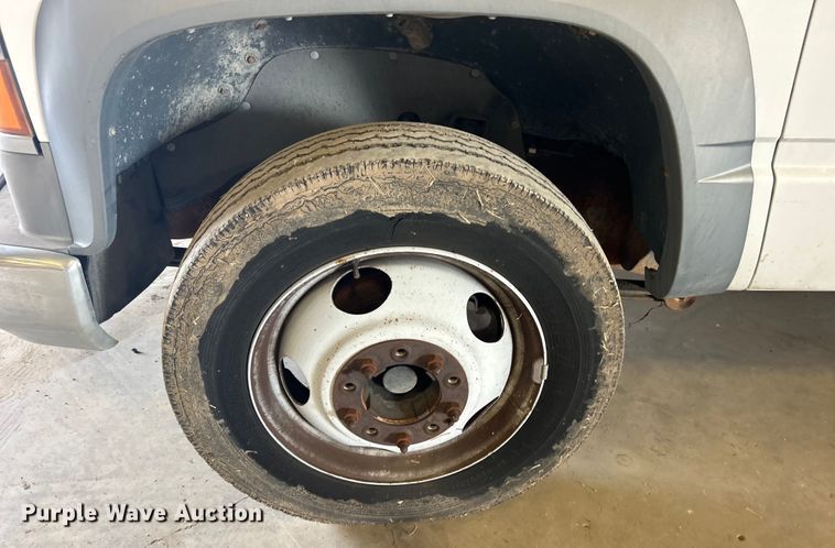 image for item DN0712 1999 Chevrolet C3500HD flatbed pickup truck