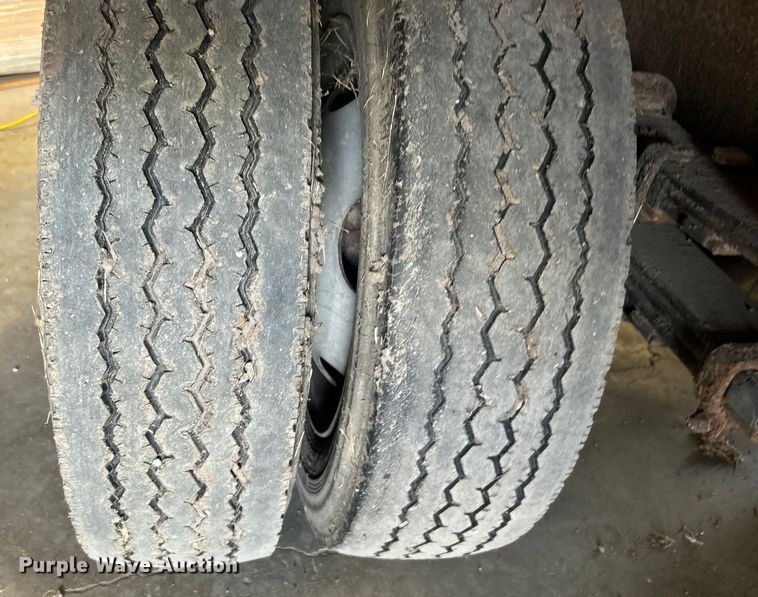 image for item DN0712 1999 Chevrolet C3500HD flatbed pickup truck