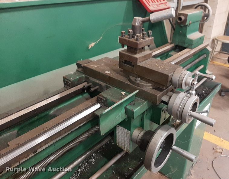 image for item DP2649 Grizzly G4016 metal lathe