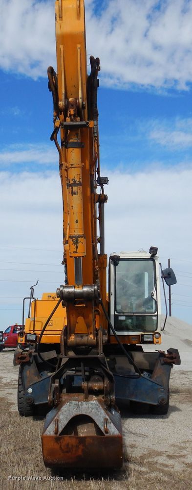 image for item DP2692 Hyundai  Robex 200W wheeled excavator