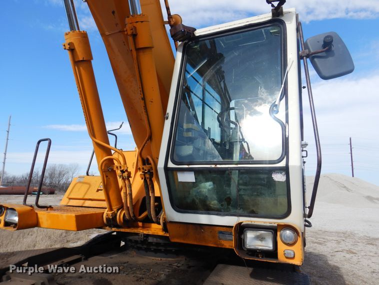 image for item DP2692 Hyundai  Robex 200W wheeled excavator