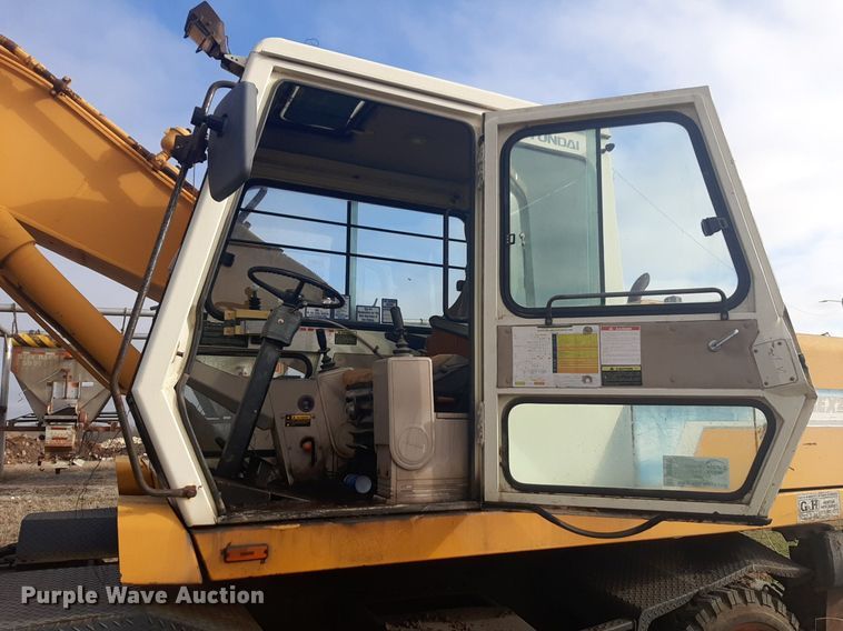 image for item DP2692 Hyundai  Robex 200W wheeled excavator