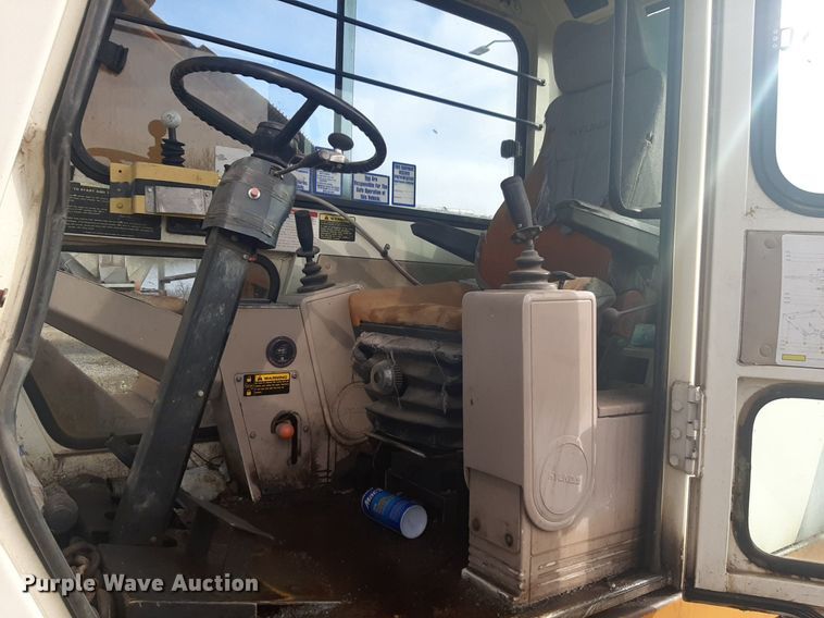 image for item DP2692 Hyundai  Robex 200W wheeled excavator