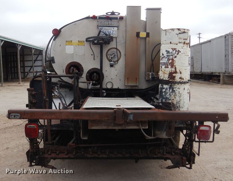 image for item DP2697 1996 Ford  F-Series oil distributor truck