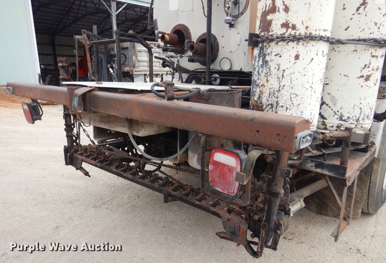 image for item DP2697 1996 Ford  F-Series oil distributor truck