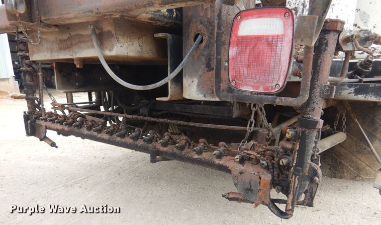 image for item DP2697 1996 Ford  F-Series oil distributor truck