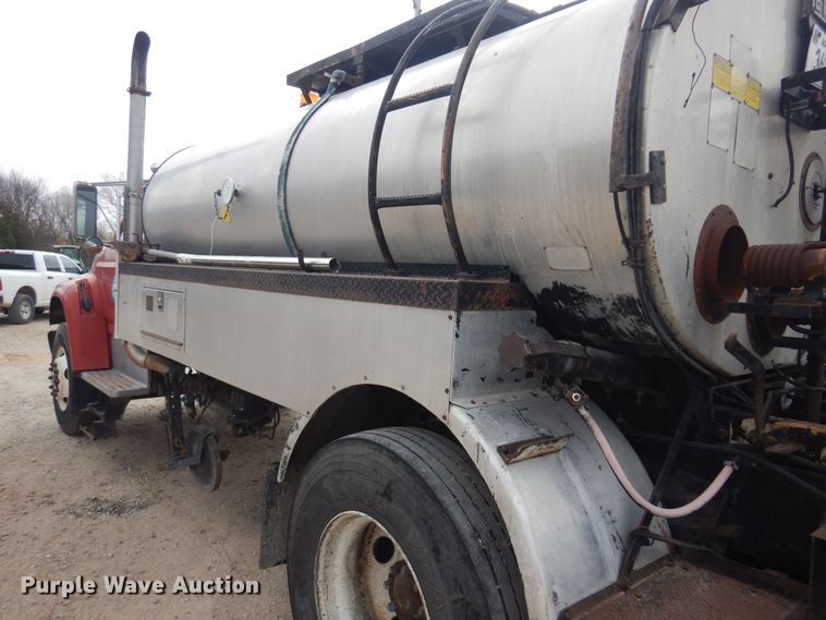 image for item DP2697 1996 Ford  F-Series oil distributor truck