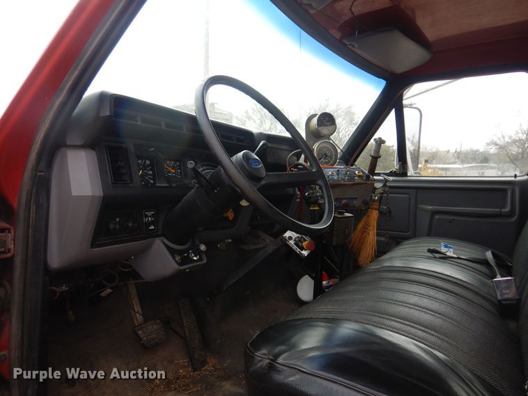 image for item DP2697 1996 Ford  F-Series oil distributor truck