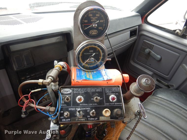 image for item DP2697 1996 Ford  F-Series oil distributor truck