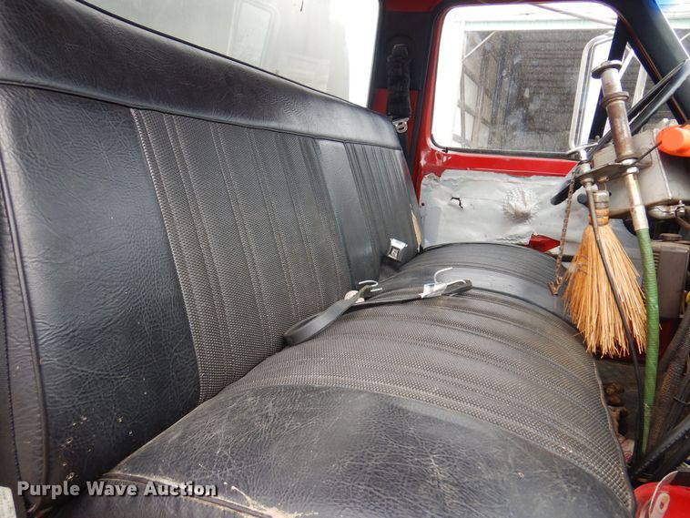 image for item DP2697 1996 Ford  F-Series oil distributor truck