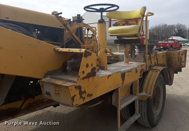 image for item DP2702 Etnyre chip spreader