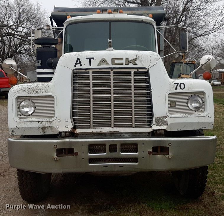 image for item DP2710 1984 Mack R686ST dump truck