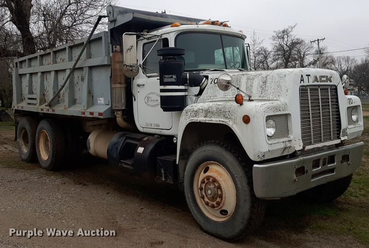 image for item DP2710 1984 Mack R686ST dump truck