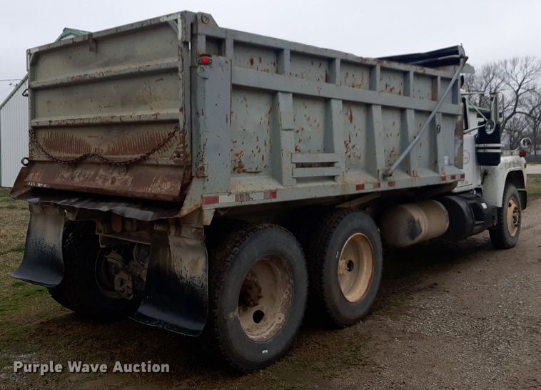 image for item DP2710 1984 Mack R686ST dump truck