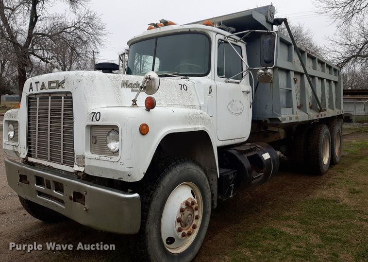 image for item DP2710 1984 Mack R686ST dump truck