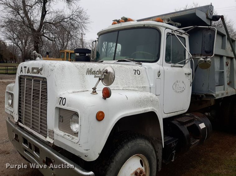 image for item DP2710 1984 Mack R686ST dump truck