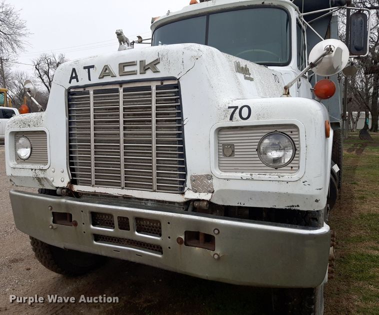 image for item DP2710 1984 Mack R686ST dump truck