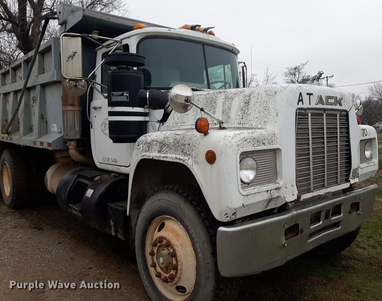 image for item DP2710 1984 Mack R686ST dump truck