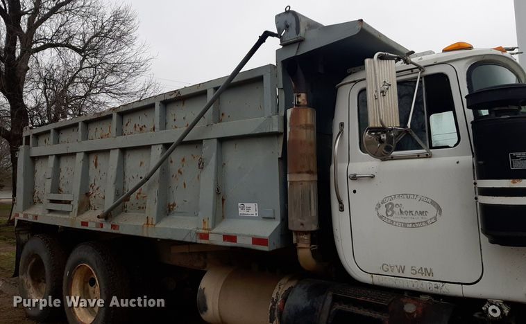 image for item DP2710 1984 Mack R686ST dump truck