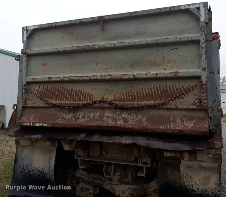 image for item DP2710 1984 Mack R686ST dump truck