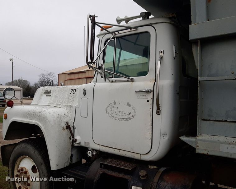 image for item DP2710 1984 Mack R686ST dump truck