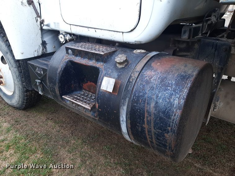 image for item DP2710 1984 Mack R686ST dump truck