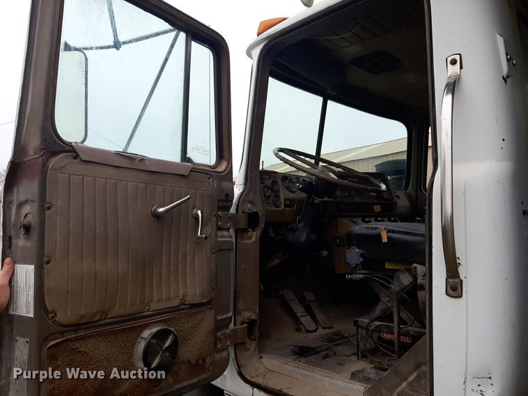 image for item DP2710 1984 Mack R686ST dump truck