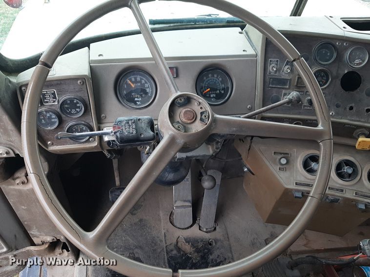 image for item DP2710 1984 Mack R686ST dump truck