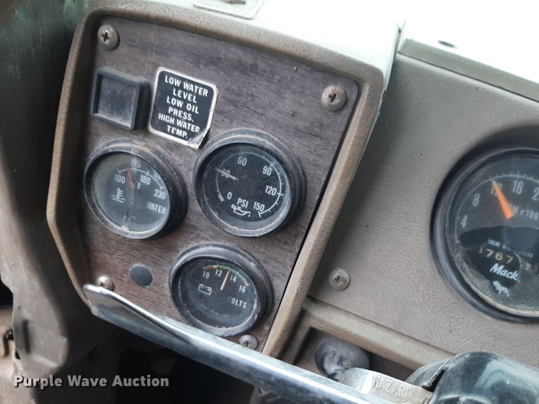 image for item DP2710 1984 Mack R686ST dump truck