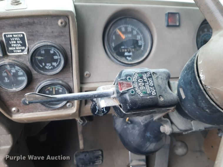 image for item DP2710 1984 Mack R686ST dump truck