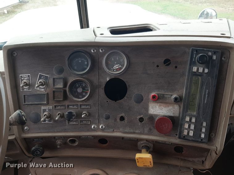 image for item DP2710 1984 Mack R686ST dump truck