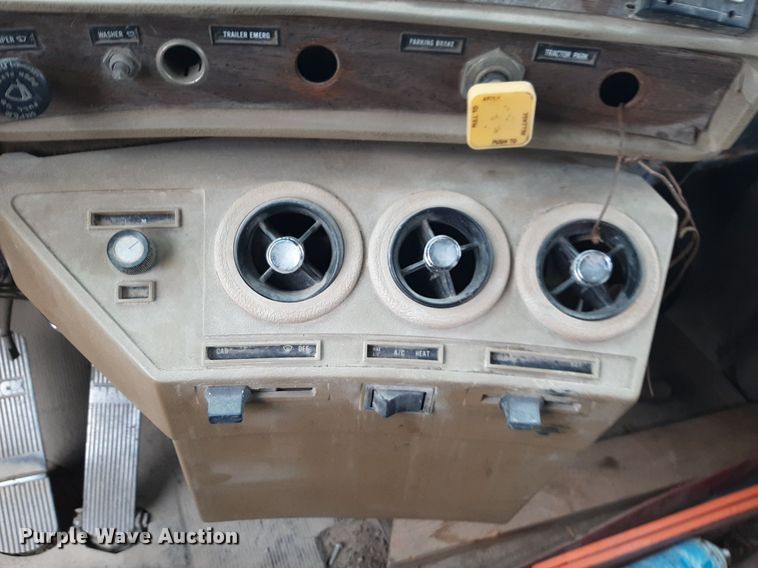 image for item DP2710 1984 Mack R686ST dump truck