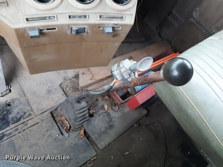 image for item DP2710 1984 Mack R686ST dump truck