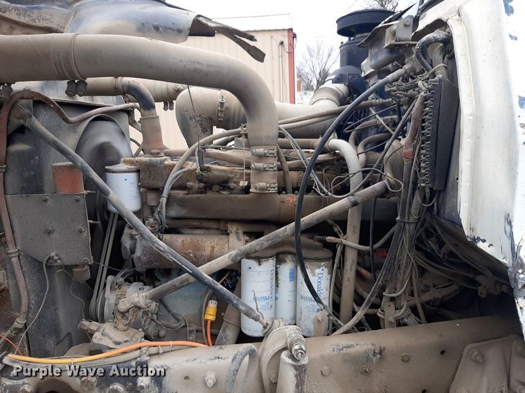 image for item DP2710 1984 Mack R686ST dump truck