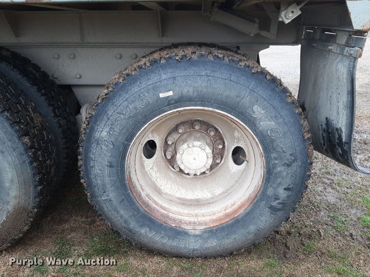 image for item DP2710 1984 Mack R686ST dump truck