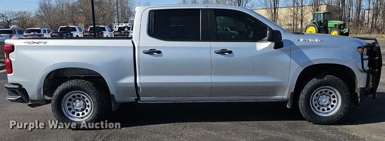 image for item DQ4371 2020 Chevrolet Silverado 1500 Crew Cab pickup truck