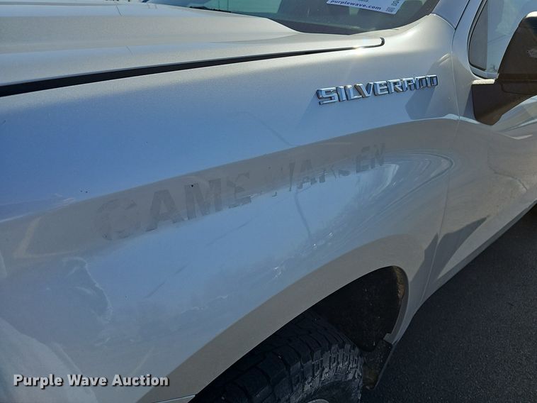 image for item DQ4371 2020 Chevrolet Silverado 1500 Crew Cab pickup truck