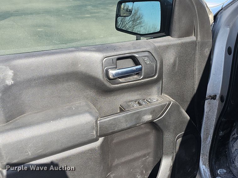 image for item DQ4371 2020 Chevrolet Silverado 1500 Crew Cab pickup truck